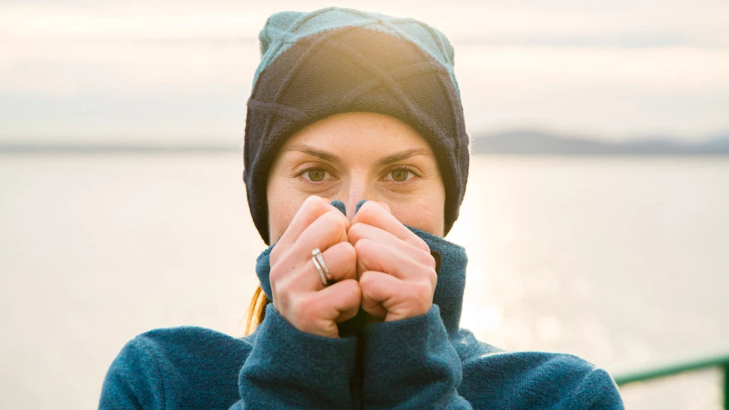 matera_outdoor_lifestyle_woman_winter_ferry_portrait_seattle_dls23-193 - Falpine Brasil